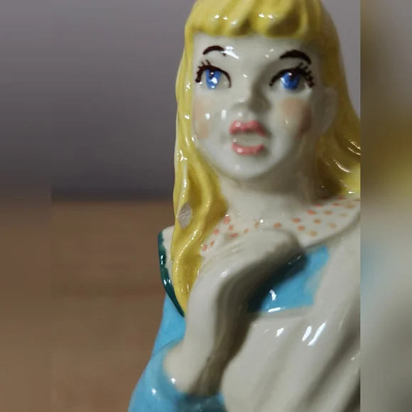 Vintage Ceramic Arts Studio Betty Harrington Disney Alice In Wonderland Figurine